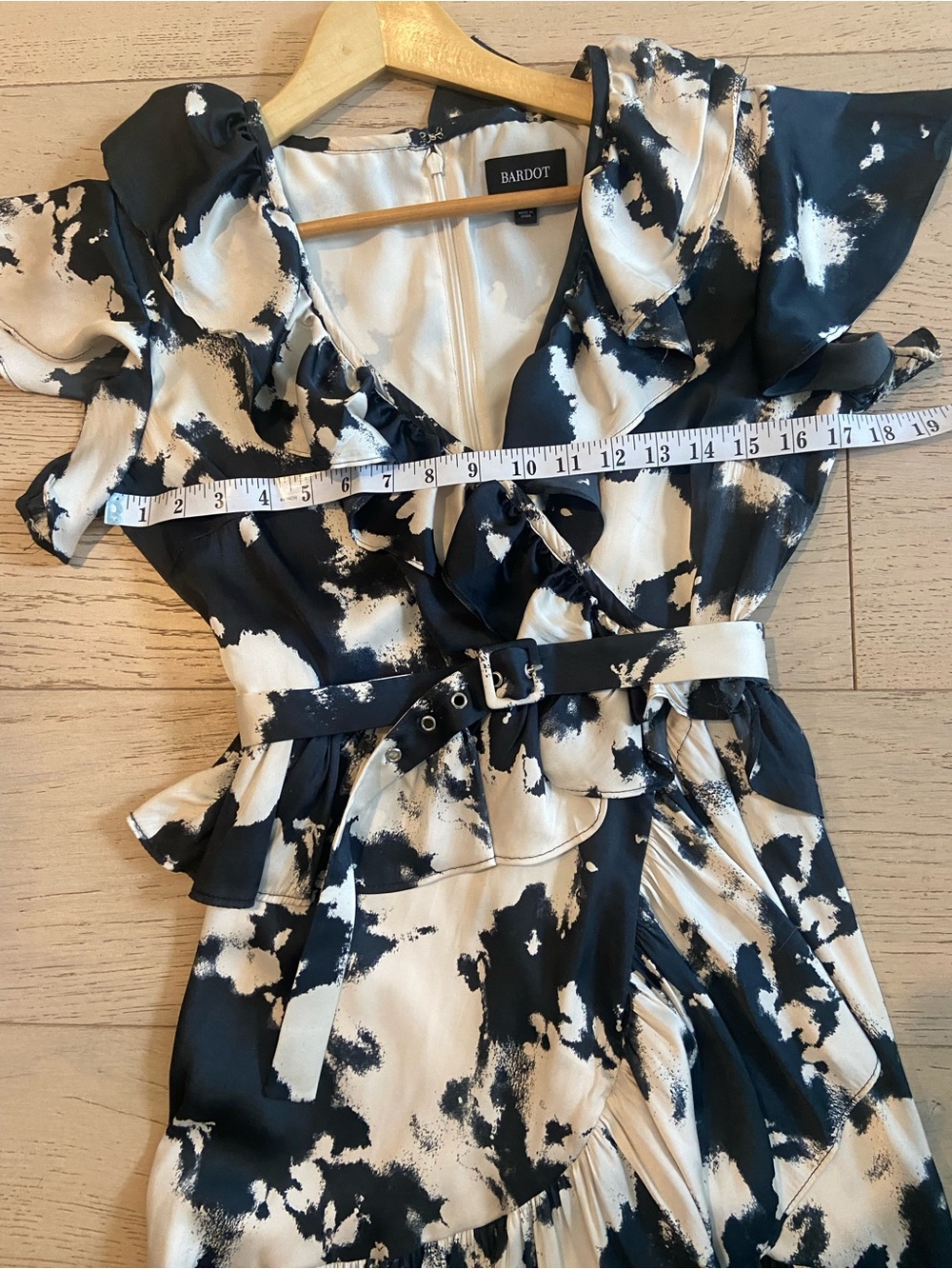 BARDOT Ruffle Wrap Mini Dress Size 6 Navy Cream Wedding Guest EUC - Picture 6 of 7